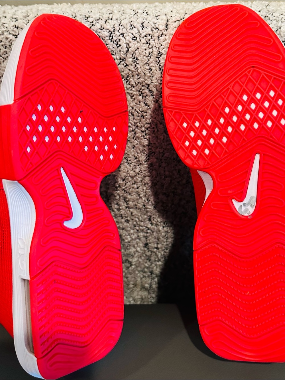 MWOT Men’s Bright Red Nike Athletic Basketball Sneakers size 10.5 - Picture 4 of 6